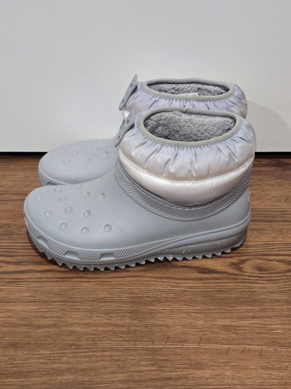 CROCS Women's Light Gray Puffer Ankle Booties